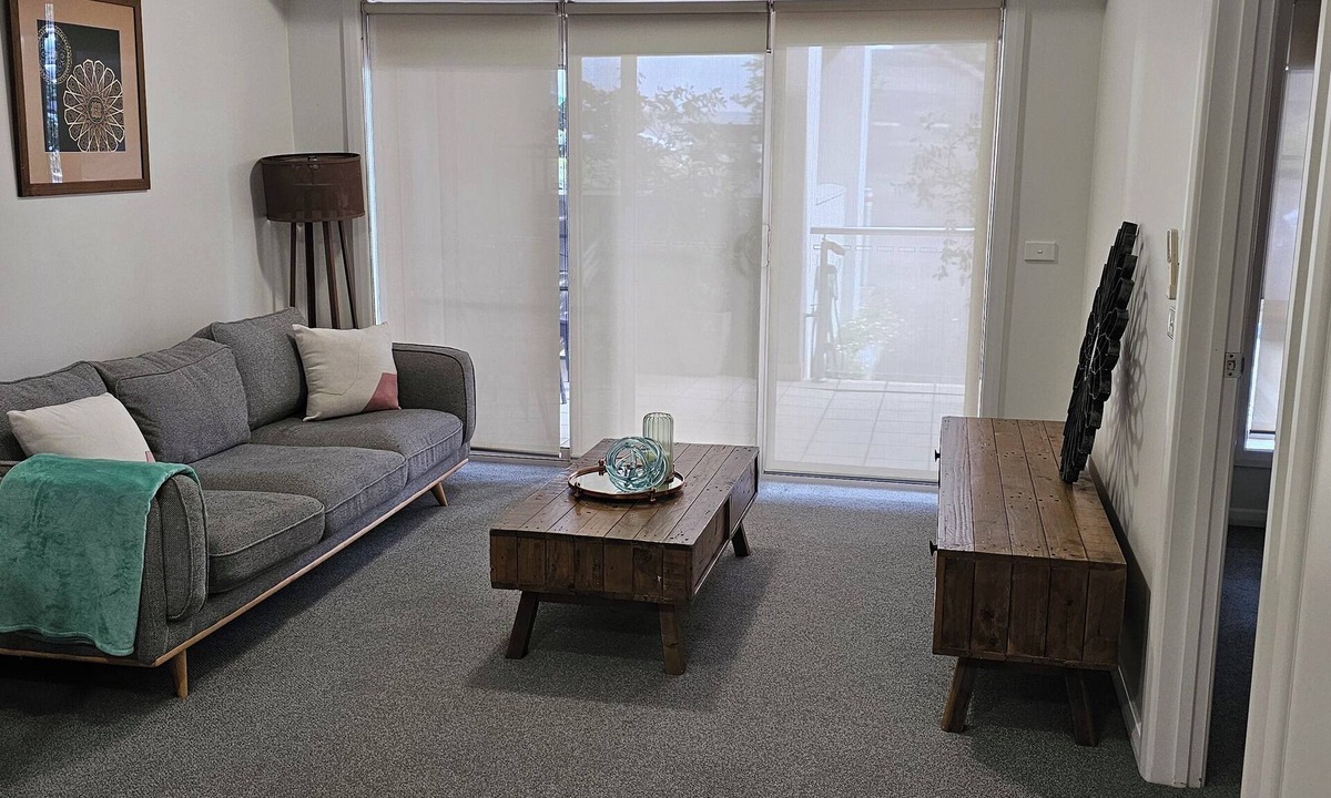 Lower Plenty Apartment | Star on Main with a Pool