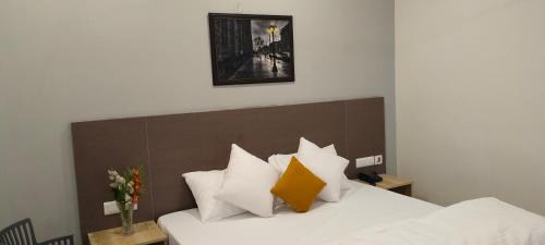 Lansdowne Hotel | Starry Hills Resort