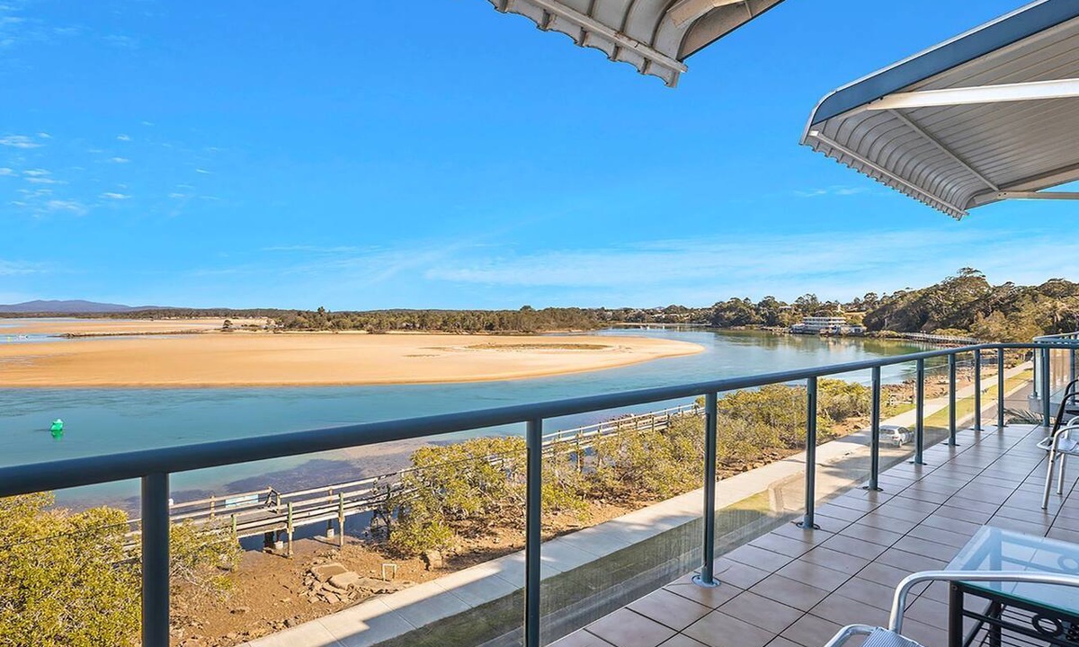 Nambucca Heads House | Stay by the water on Wellington Drive, surrounded by serenity and scenery!