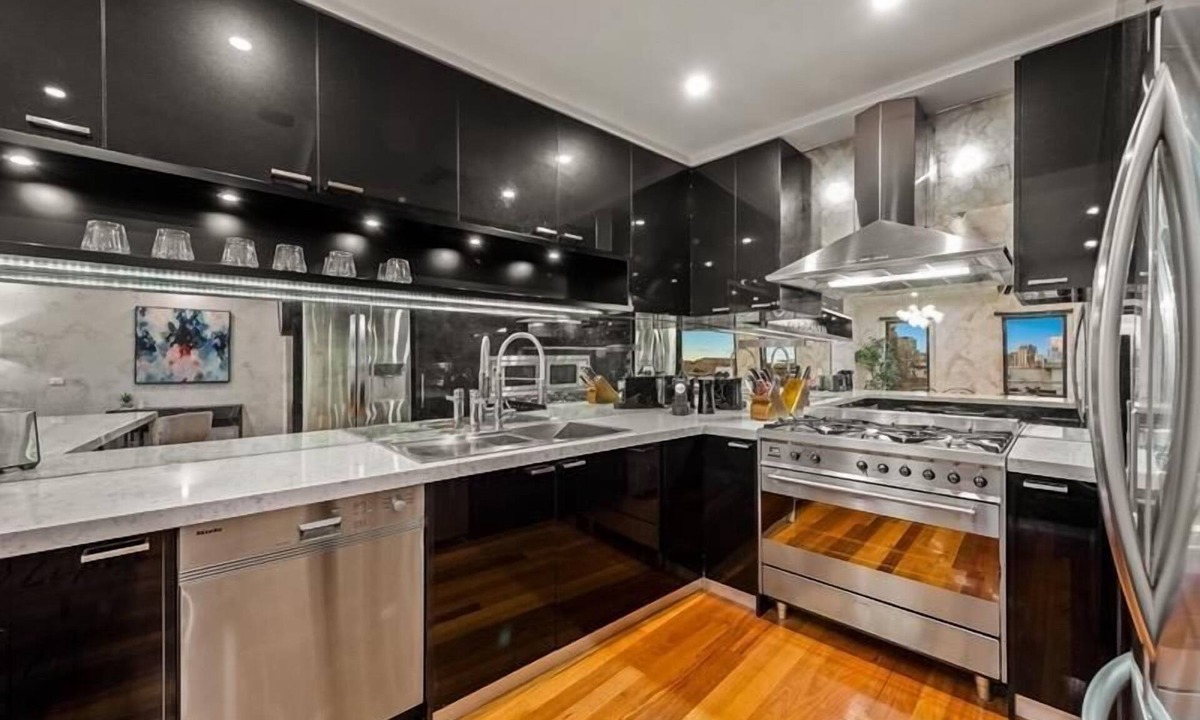 Moonee Ponds Apartment | StayCentral - Moonee Ponds Penthouse - Mount Alexander Rd, Moonee Ponds - 3 Bedrooms, 4 Beds, 2 Bathrooms, 2 secure undercover parking spot.