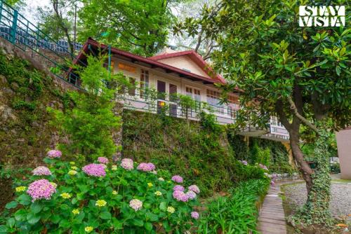 Kasauli Villa | StayVista at Belmont House with Bonfire, Gazebo, Lawn