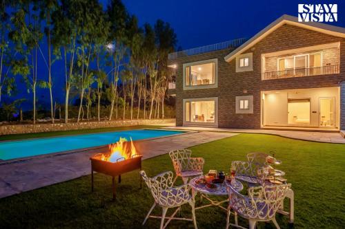 Kishangarh Villa | StayVista at Golden Lark with Wi-Fi, Pool & Lawn