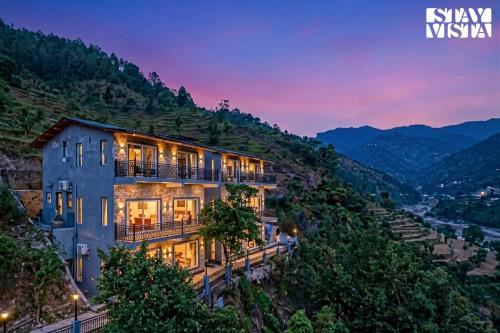 Naina Range Villa | StayVista at Golden Muse with BBQ & Jacuzzi