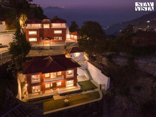 The Mall Road Villa | StayVista at Pineview @ Albert Estate