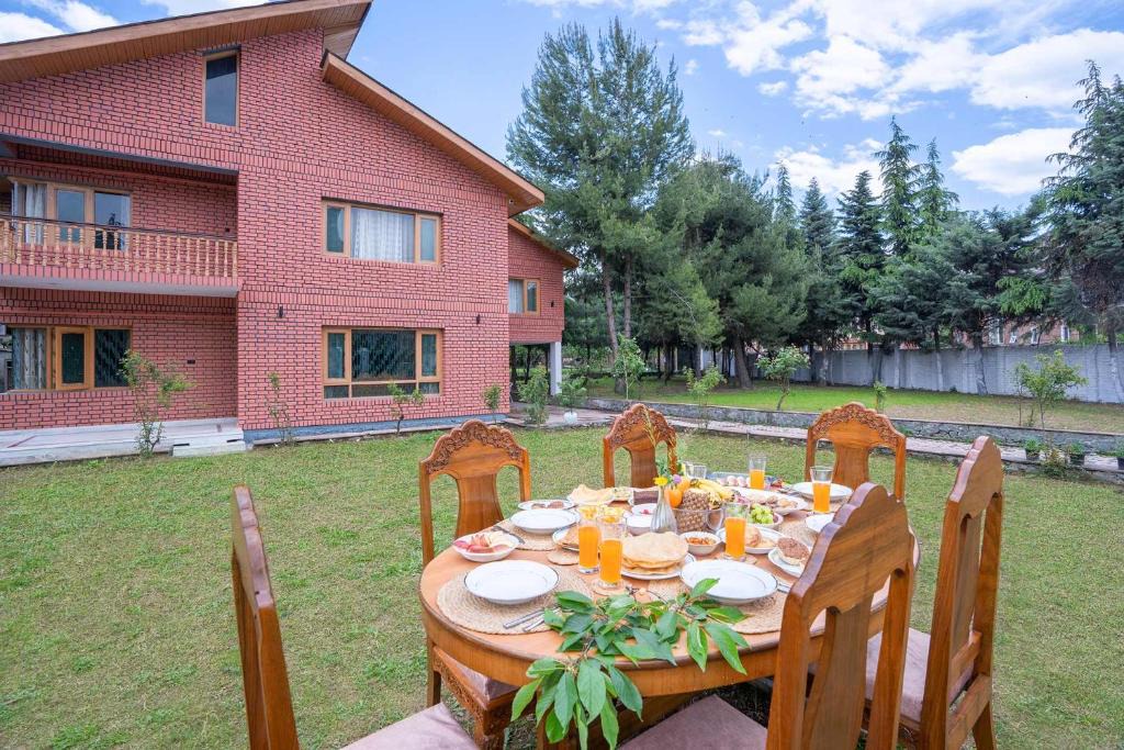Srinagar Villa | StayVista at Pinewood Villa near Srinagar Airport