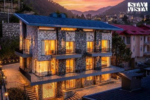 Solan Villa | StayVista at Tres & Quatro - Himalayan Den with Bonfire, Mountain View