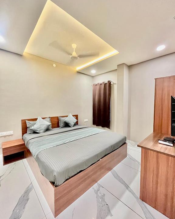 Rau Hotel | Stayzy Golden Glory