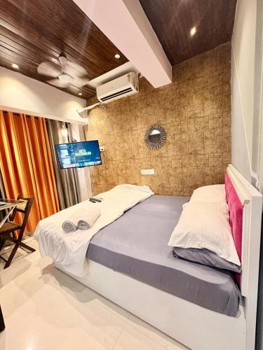 Bandra West Apartment | Studio 105 Bhamala House, Near Boojee cafe, Kantwadi, Bandra West
