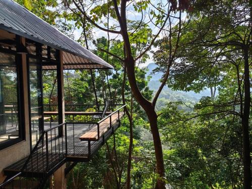 Hulu Selangor House | Stunning Mountain View Lodge with Pool Lauhaus2