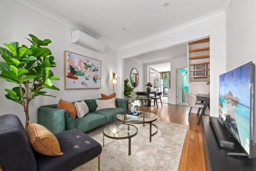 Surry Hills House | Stylish 2-Bed Surry Hills Terrace with Courtyard, Balcony & BBQ