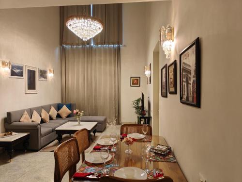 Sector 58 Apartment | Stylish 2BHK Ground Floor Apartment with high speed WiFi and Kitchen near Golf course road