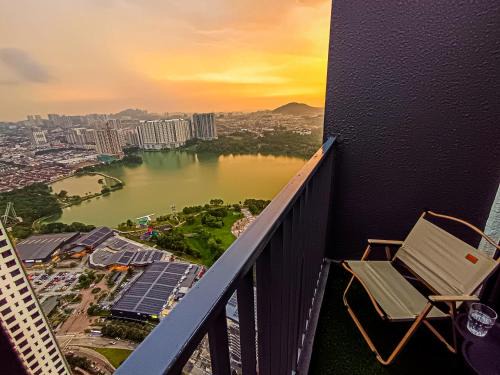 Kampung Pinang Baik Apartment | Sunset Lake View at M-Luna by HCK
