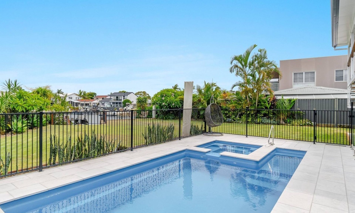 Yamba House | Sunset Waters - Waterfront with Pool - Holiday Yamba