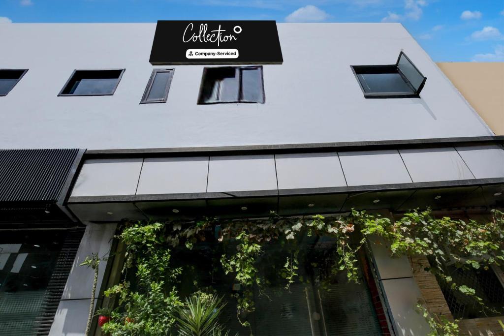 Amritsar Hotel | Super Collection O by OYO Ishwar Nagar Near Golden Temple Formerly Chahal Residency