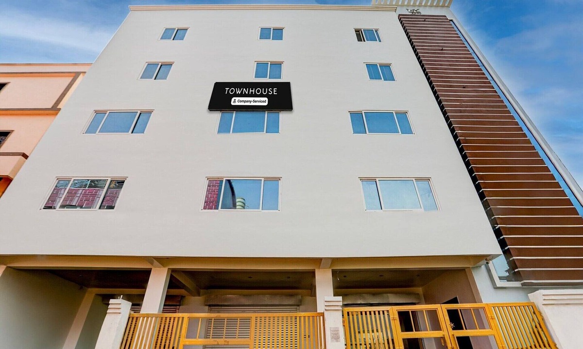 Bhubaneshwar House | Super Deluxe RoomHotel Pratee Heights