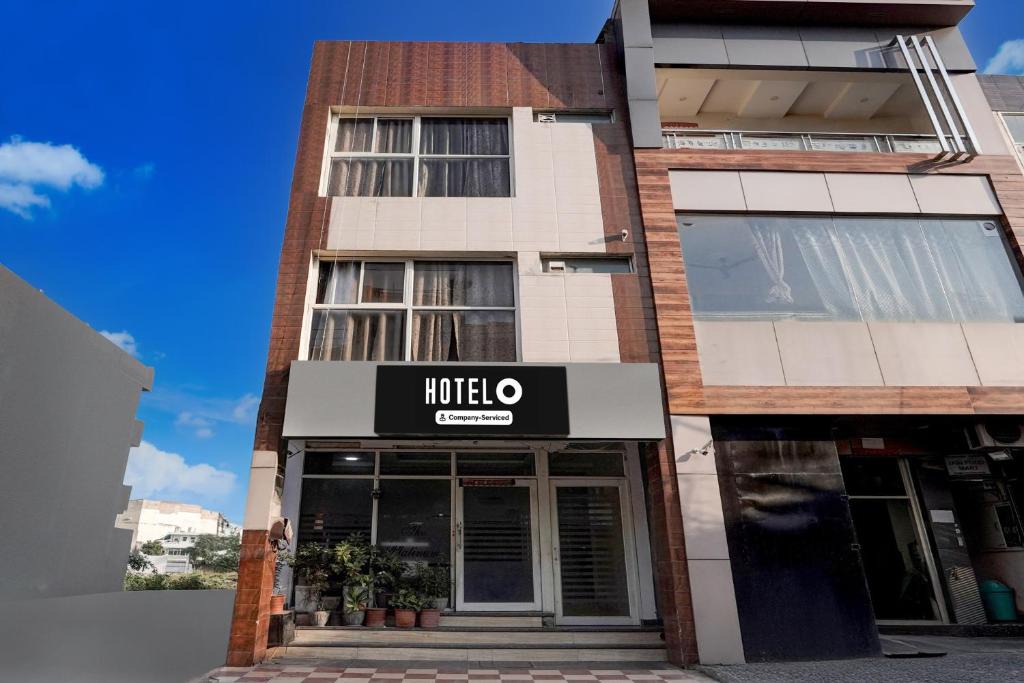 Zirakpur Hotel | Super Hotel O by OYO Zirakpur City Court Complex Formerly The Platinum
