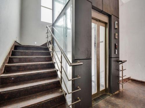 Pitampura Hotel | Super Hotel O D Plaza Near by Pitampura Metro Station