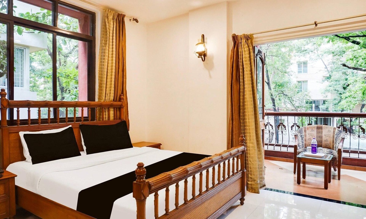 Erandwane House | Super Townhouse Oak Prabhat Road