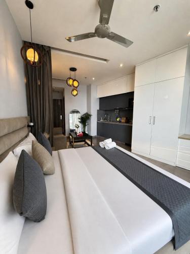 Noida Apartment | Supernova Spira Stayz 30th Floor in Noida