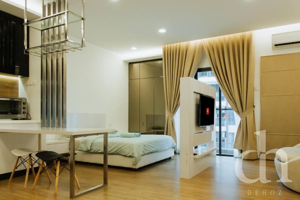 Seri Kembangan Apartment | Symphony Tower -Simfo 8- "Free Wifi, Parking, Netflix"