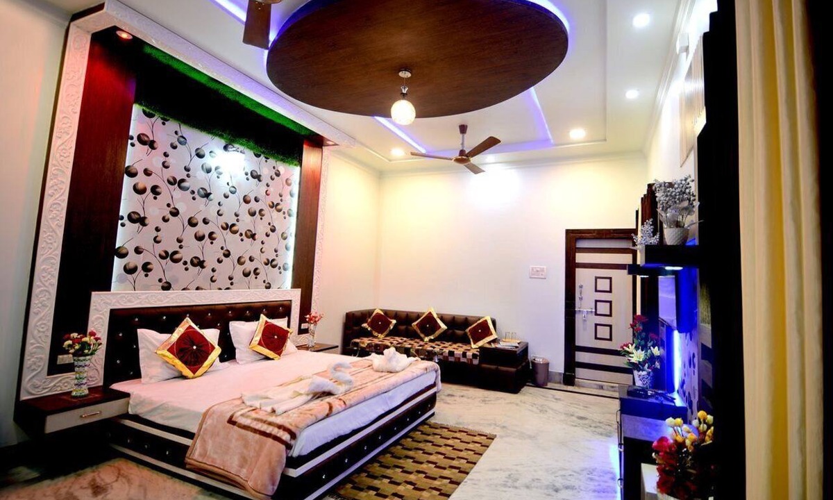 Rakabganj Hotel | Taj Square A luxurious family homestay