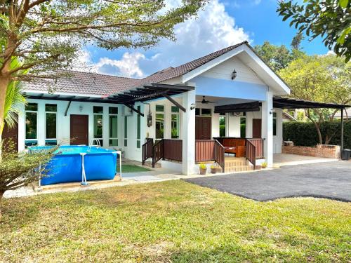 Wakaf Che Yeh House | Tepak Nusuk Private Pool Homestay 5 Bedrooms 4 Bathrooms