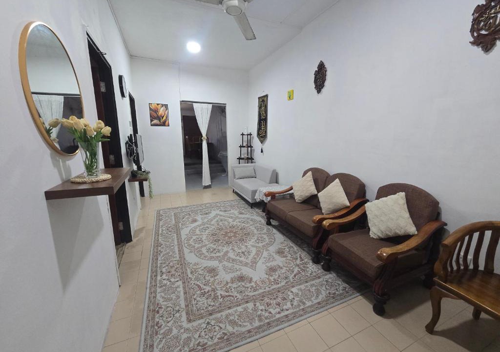 Kawasan Perindustrian Mara House | Teratak Perantau Homestay - Dekat Dengan Airport KB