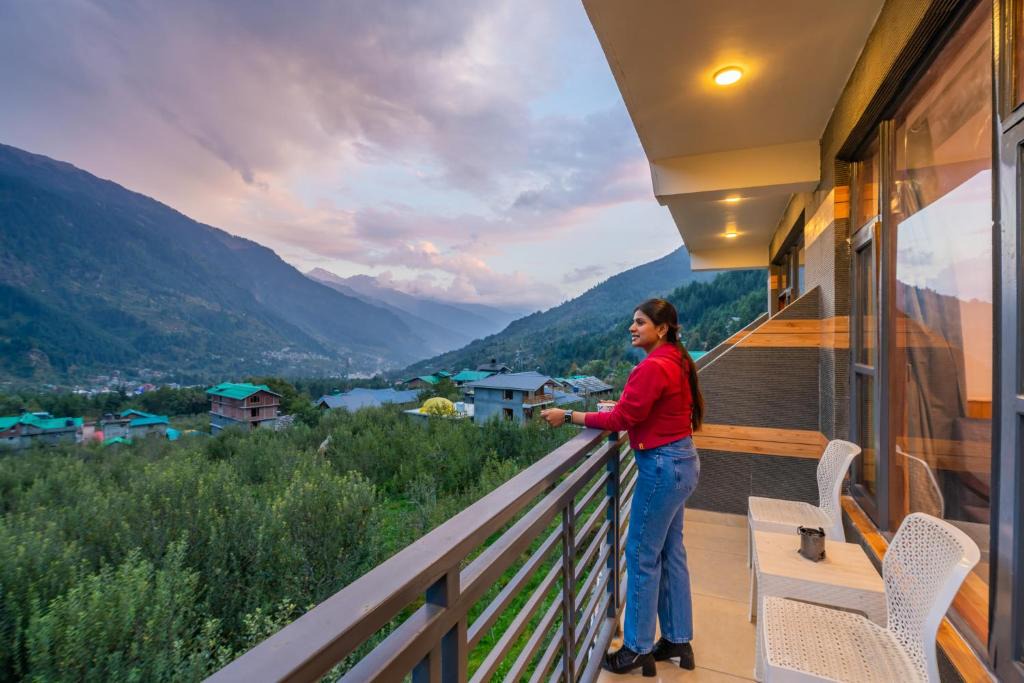 Manali Hotel | The 14 Gables, A Boutique Stay, Manali - Pet Friendly - Balcony Rooms - Crown Palace