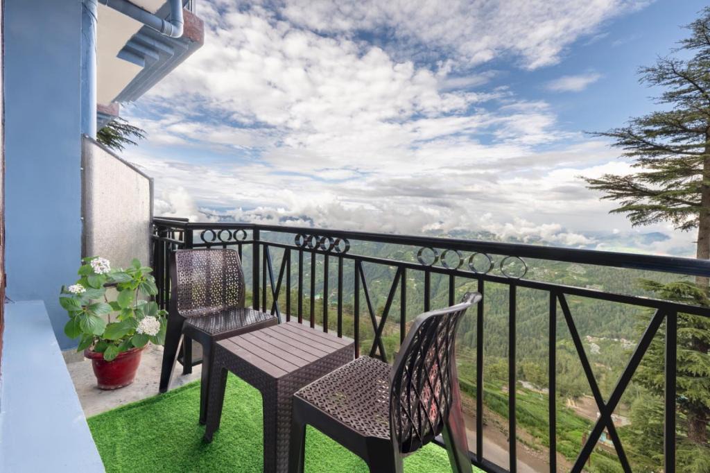 Fagu Apartment | The Ayur Estate Kufri l Lift l Power Backup l Pure Veg l Multi Cuisine Restaurant l Free Parking l By Exotic Stays