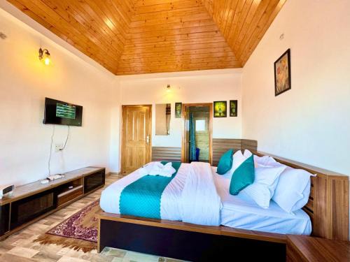 Fagu Hotel | The Ayur Estate Kufri l Lift l Power Backup l Pure Veg l Multi Cuisine Restaurant l Free Parking l By Exotic Stays