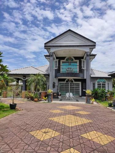 Taman Rakyat Mergong House | The Bungalow Homestay with Private Pool by Cheta