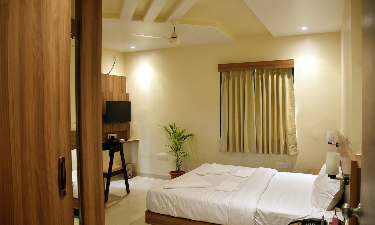Murud-Harnai Hotel | The Byke Skylark Seafront Resort, Dapoli