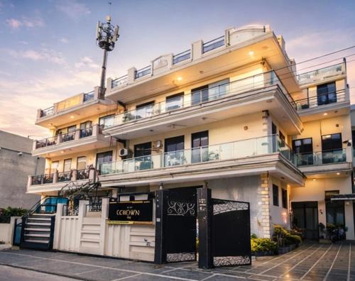 Gurugram Hotel | The Crown In Hotel