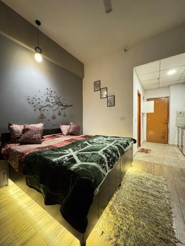 Greater Noida Apartment | The Crown Seven Stay