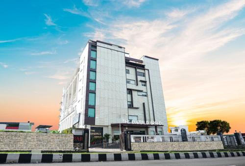 Bullawala Hotel | The Emerald Grand