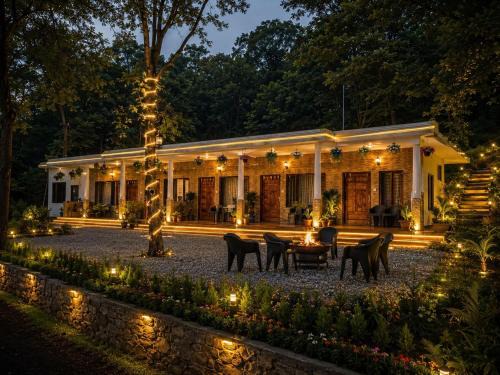 Bhimtal Hotel | The forest trail by lake & woods