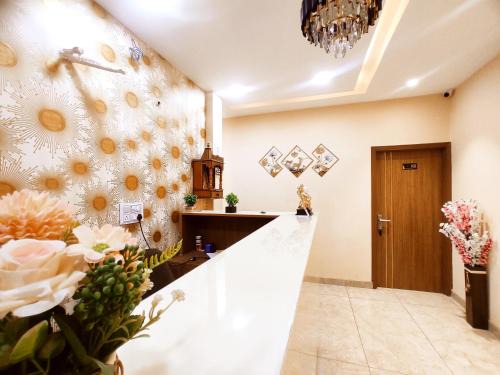 Focal Point Hotel | THE GOLDEN CROWN - Hotel With Comfort & Feelings