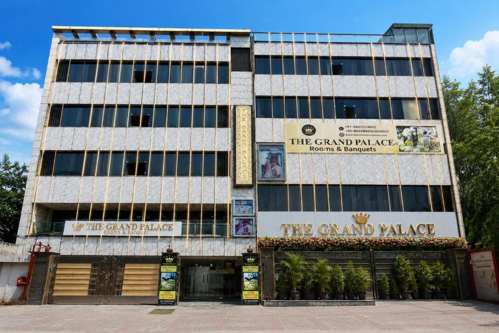 Indirapuram Hotel | The Grand Palace Rooms And Banquets