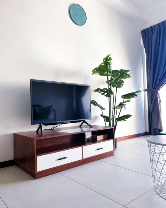 Seri Tanjung Pinang Apartment | The Landmark Comfort Suite with Sea View