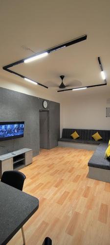Royapettah Hostel | The Loft - Male Only