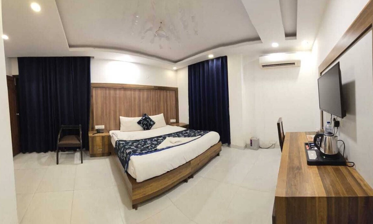 Sushant Lok Hotel | The Maple Stays