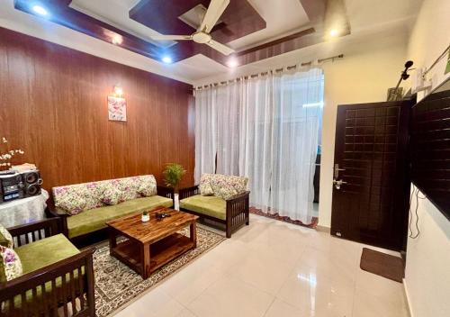 Bullawala Apartment | The Olivewood Flat by Jwalpa Retreat