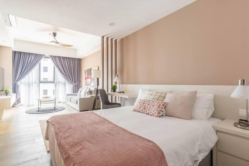 Mont Kiara Apartment | The OOAK Kiara 163 2R2B with 500 Mbps WiFi Netflix Amazon Prime