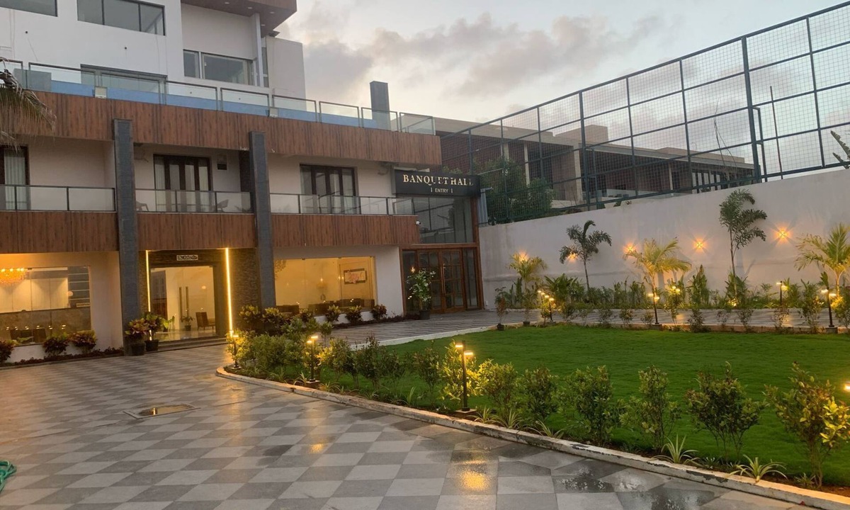 Palavakkam Hotel | The Palms ECR Resorts and Banquets
