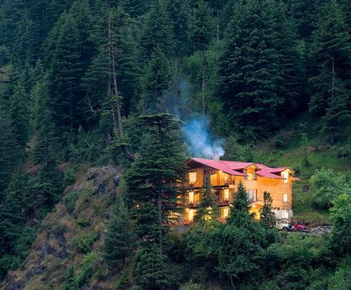 Manali Hotel | The Pine Chalet Manali