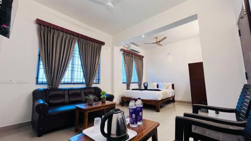 Kalapettai Hotel | THE PLAZA, Very Close to Indira Gandhi Square, Near Sri Kamatchi Hotel, 100 feet Road, PONDICHERRY - BMC