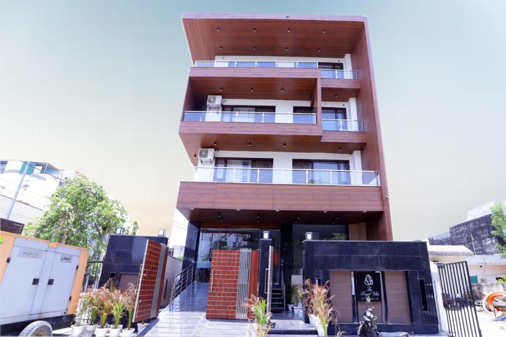Sector 70 Hotel | THE ROYAL VILLA - Noida Sector 70