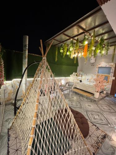 Sushant Lok Apartment | The terrace affair studio with jacuzzi