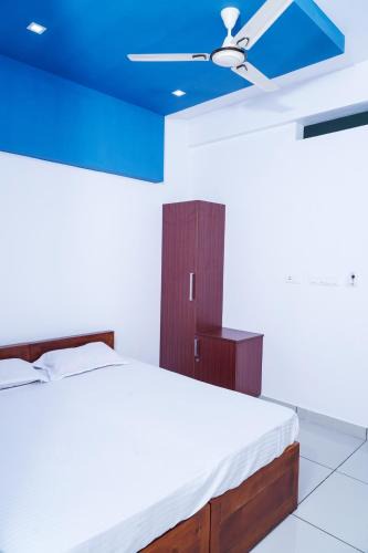 Malappuram Hotel | THEKKUMPURAM RESIDENCY