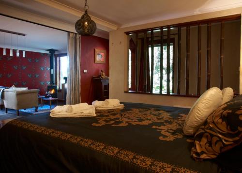 Mount Tomah Bed & Breakfast | Tomah Retreat - Studio CHILL with fireplace and clawfoot bath